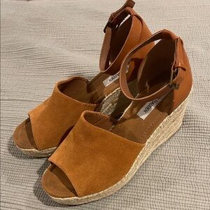 Open toe / ankle strap Wedge heel